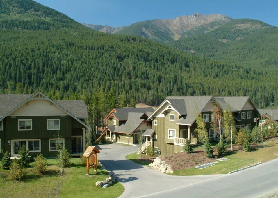 Aurora Townhomes By Stayin Panorama Exterior photo