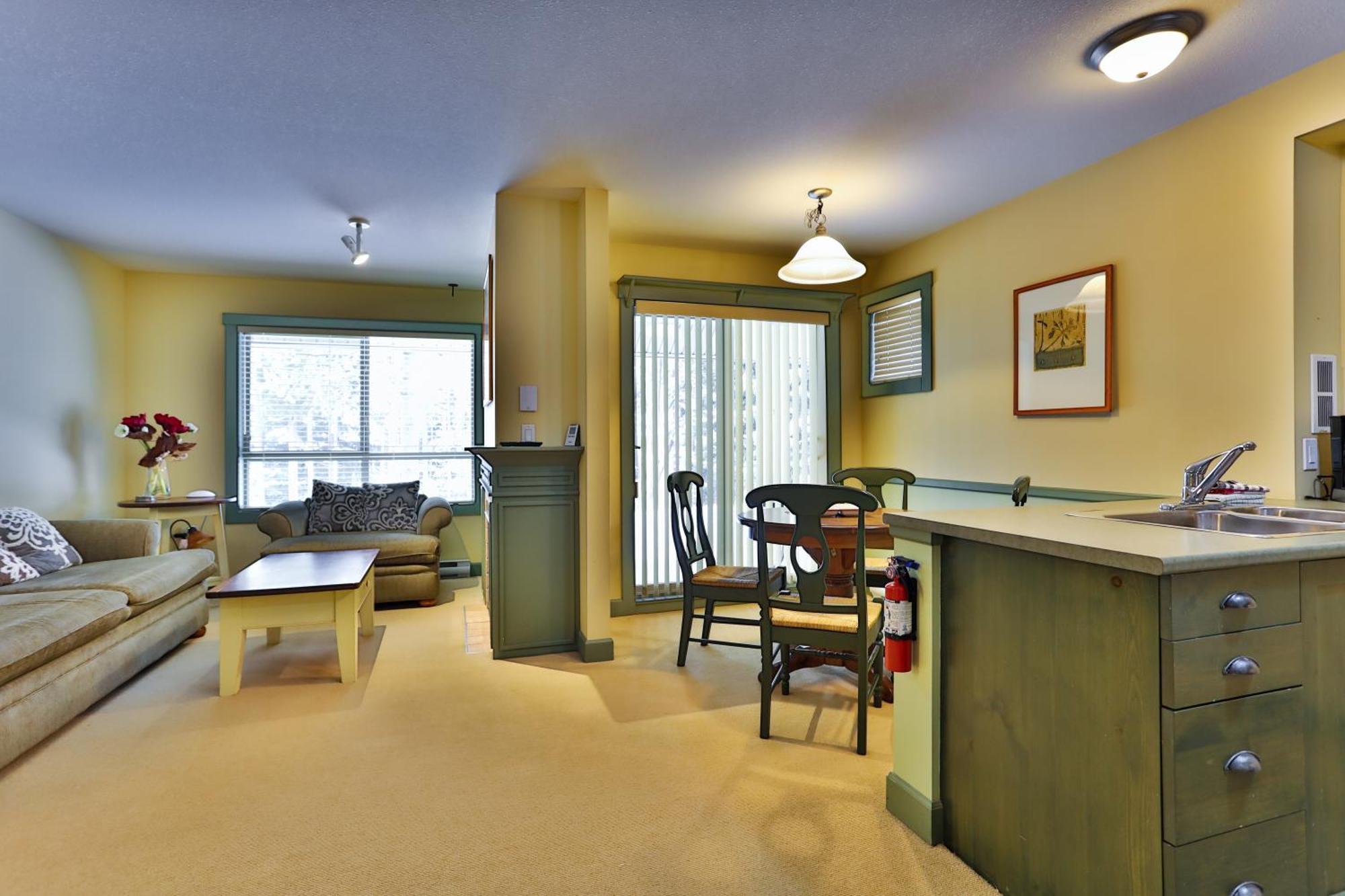 Aurora Townhomes By Stayin Panorama Room photo